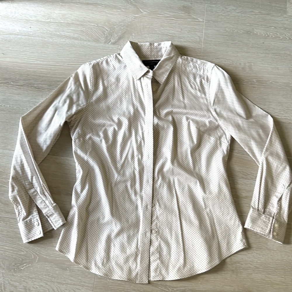 Banana Republic tailored fit beige with polka dot button down shirt